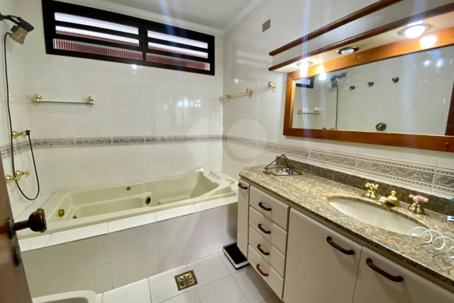 Casa à venda com 3 quartos, sendo 1 suíte, em Santana, São Paulo, SP