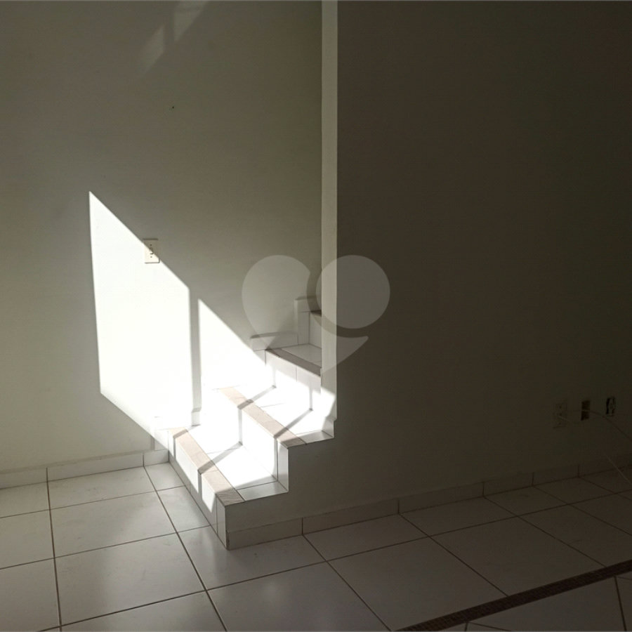 Casa para venda em Condomínio com 2 dorms, Jardim Paulista, Atibaia