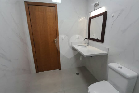 Sobrado à venda com 3 quartos, sendo 1 suíte, em Jardim Prudência, São Paulo, SP