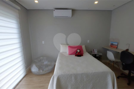 Casa à venda com 4 suítes no condomínio Figueira Garden, Atibaia - SP