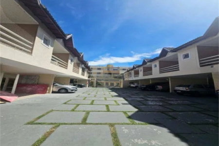 Casa à venda com 3 quartos, sendo 1 suíte,  no condomínio Residencial Villagio Vitória, Guarulhos - SP