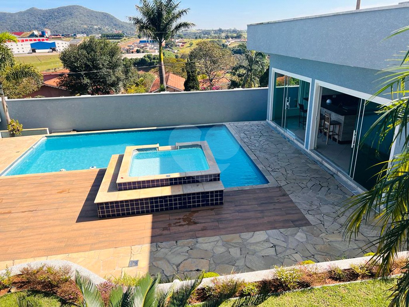 Casa à venda com 3 suítes no Centro, Bom Jesus dos Perdões, SP