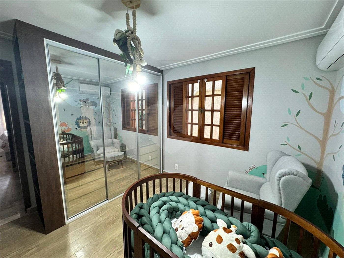 Casa à venda com 3 quartos, sendo 1 suíte, no condomínio Residencial Jardim das Flores 1510, Cotia - SP