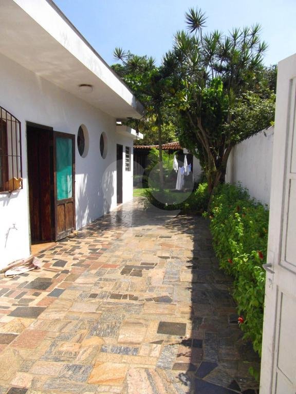Casa Térrea à venda com 4 quartos, sendo 2 suítes, em Interlagos, São Paulo, SP
