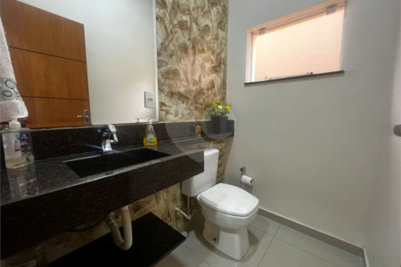 Casa à venda com 4 quartos, sendo 2 suítes, em Vila Nastri, Itapetininga, SP