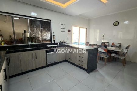 Casa à venda com 3 suítes em Jardim dos Ipes, Três Lagoas, MS