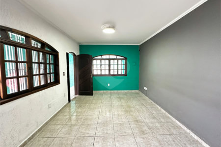 Sobrado à venda com 3 quartos, sendo 1 suíte, em Parque Suzano, Suzano, SP