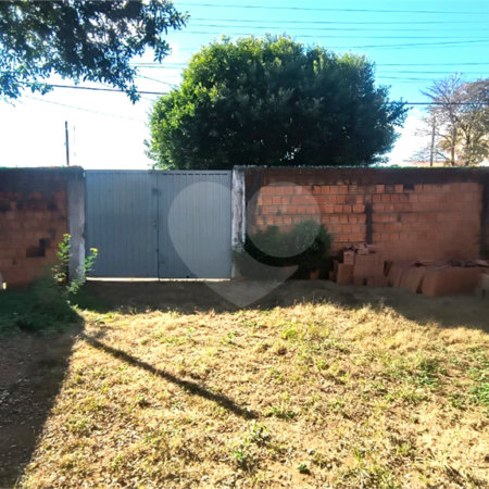 Terreno á venda no Jardim Tangara.