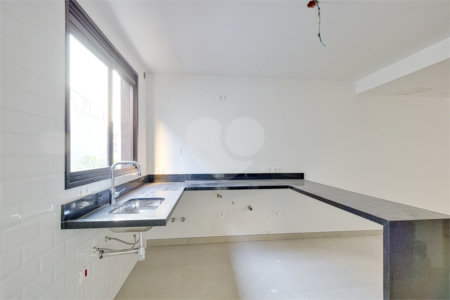 Casa à venda com 3 quartos, sendo 1 suíte, no condomínio Cube Villa, São Paulo - SP