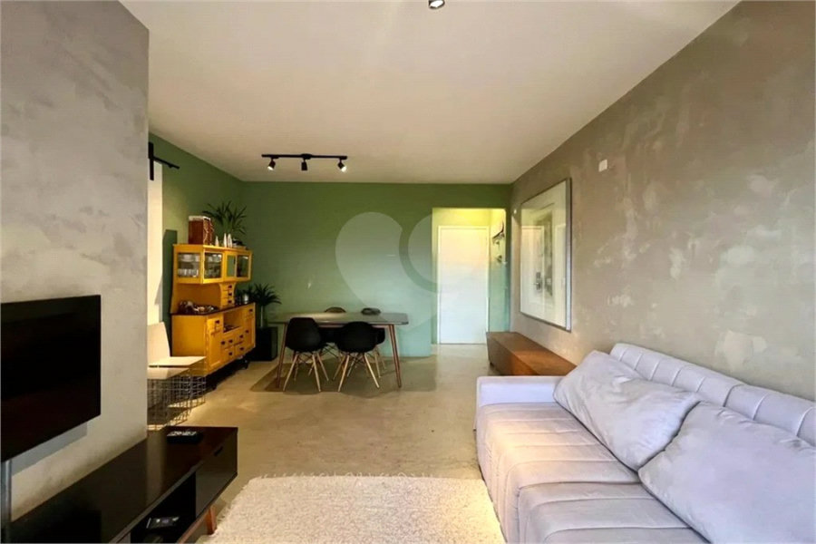 Apartamento à venda com 3 quartos, sendo 1 suíte,  em Vila Madalena, São Paulo, SP