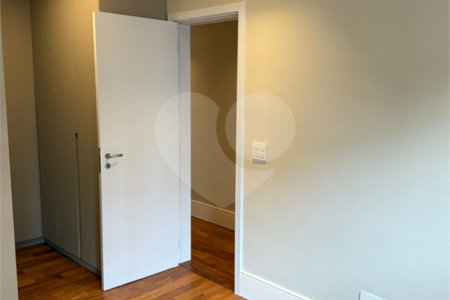 Apartamento à venda com 3 suítes em Vila Olímpia, São Paulo, SP
