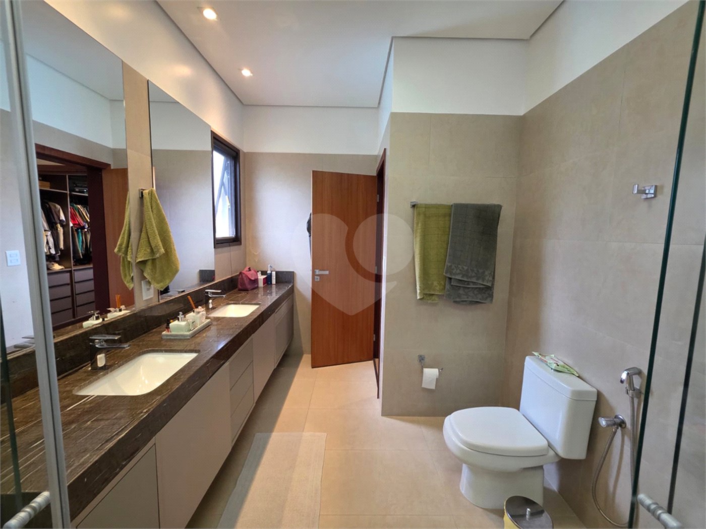 Casa à venda com 4 suítes no condomínio Residencial Jardim Primavera, Louveira - SP