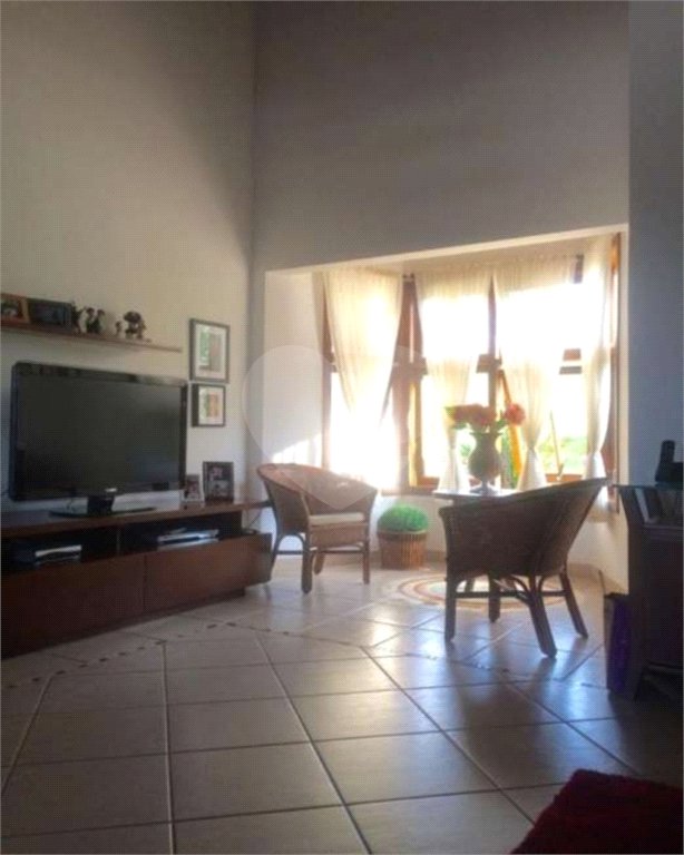 Sobrado à venda com 5 quartos, sendo 2 suítes, em Seerra da Cantareira, Mairiporã, SP