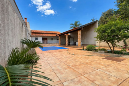 Casa à venda com 4 quartos, sendo 1 suíte,  em Vila Nova, Três Lagoas, MS