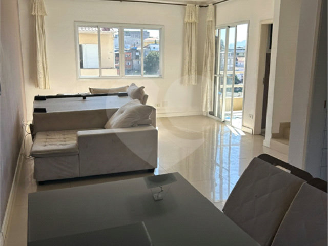 Casa à venda com 3 quartos, sendo 1 suíte,  no condomínio Village St. Louis, São Paulo - SP