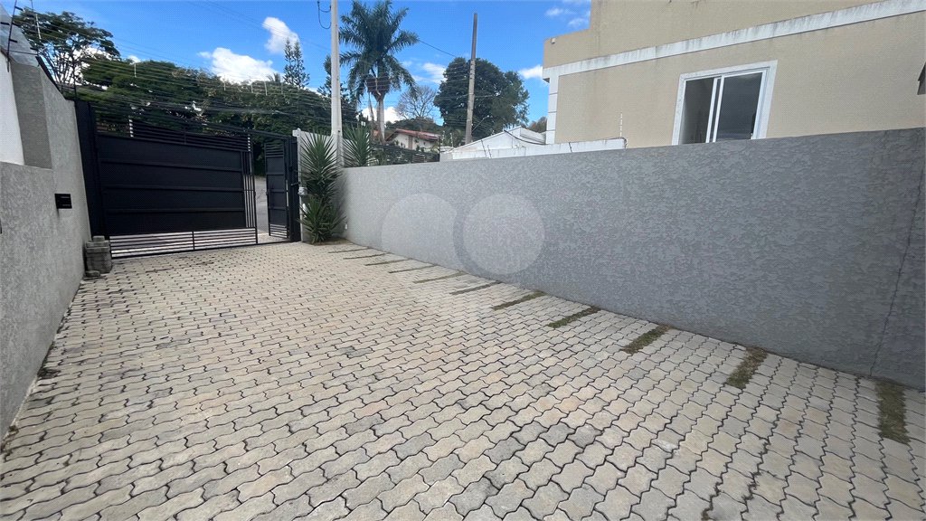 Sobrado à venda ou para alugar com 3 suítes em Jardim do Lago, Atibaia, SP