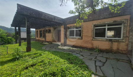 Casa à venda com 3 quartos, sendo 1 suíte,  no condomínio Alpes da Cantareira, Mairiporã - SP