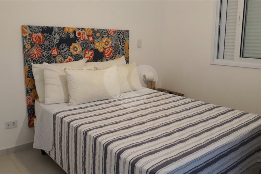 Casa à venda com 4 quartos, sendo 3 suítes, no condomínio Residencial Vila Esmeralda, São Sebastião - SP