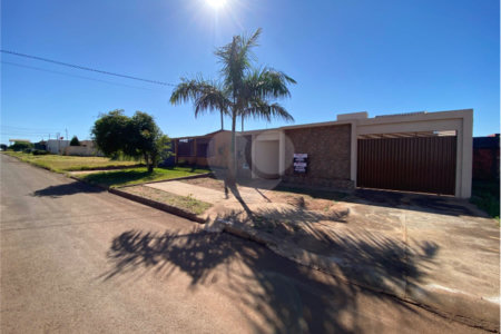 Casa à venda com 3 quartos, sendo 1 suíte, em Jardim Primavera I, Ponta Porã, MS