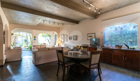Casa à venda com 4 quartos, sendo 1 suíte,  em Campo Belo, São Paulo, SP