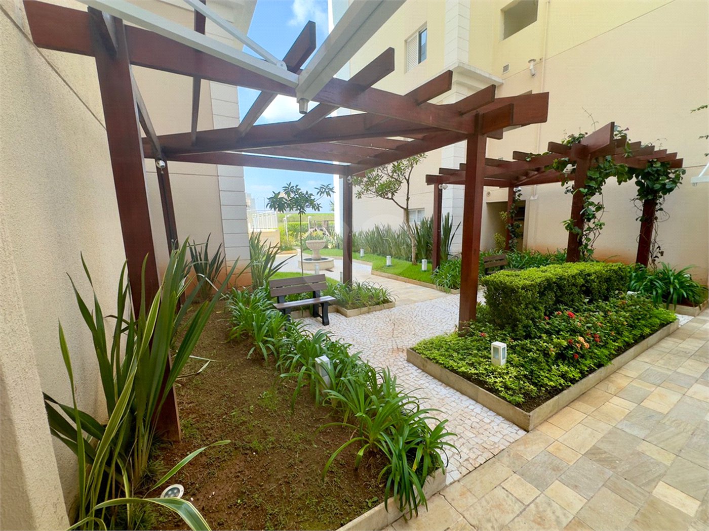 Apartamento à venda com 2 suítes em Jardim Ampliação, São Paulo, SP