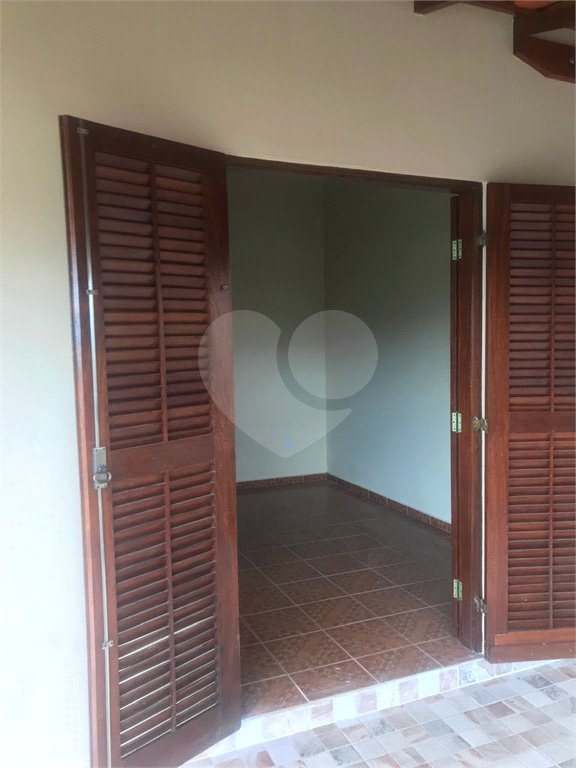 Casa à venda com 3 quartos, sendo 1 suíte,  no condomínio Marf II, Bom Jesus dos Perdões - SP