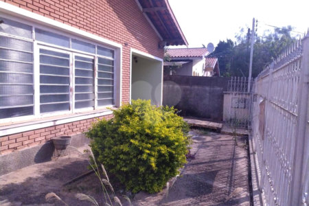 Casa à venda com 2 quartos no Centro, Vinhedo, SP