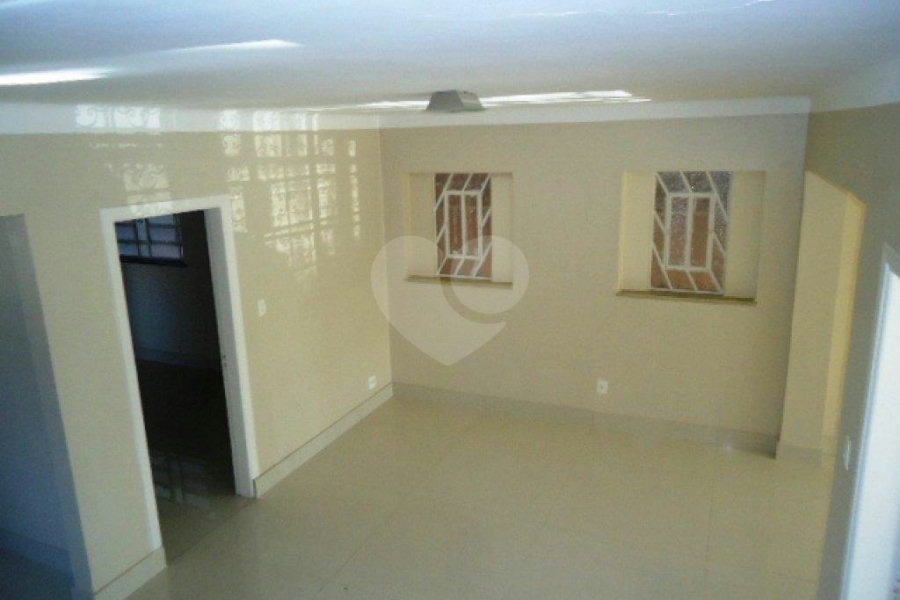 Casa à venda com 4 quartos, sendo 1 suíte, em Jardim São Bento, São Paulo, SP