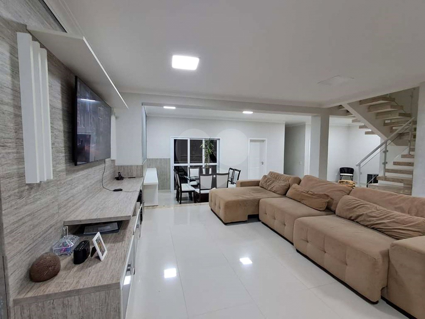 Casa de Alto Padrão à Venda e Locação - Condomínio Vila Verde