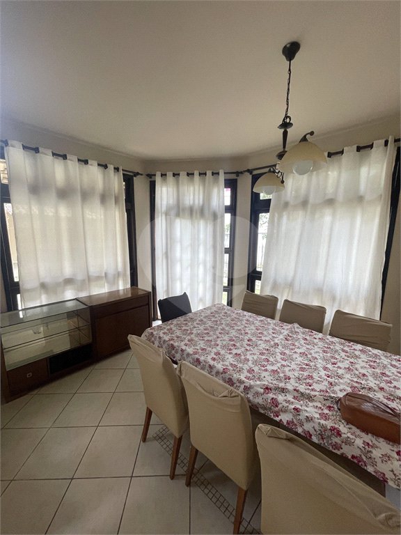 Casa à venda com 5 quartos, sendo 3 suítes, no condomínio Recanto das Palmeiras, Rio de Janeiro - RJ