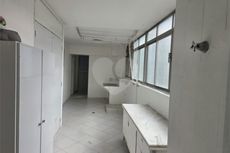 Apartamento à venda com 2 suítes em Cerqueira César, São Paulo, SP