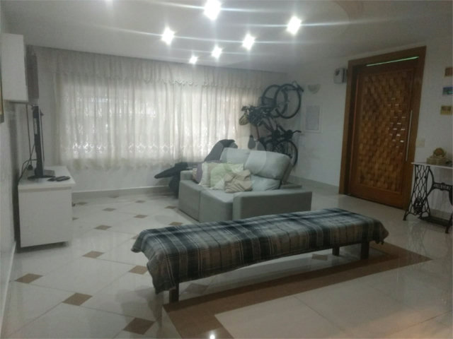 Sobrado à venda com 4 quartos, sendo 1 suíte,  em Vila Guilherme, São Paulo, SP