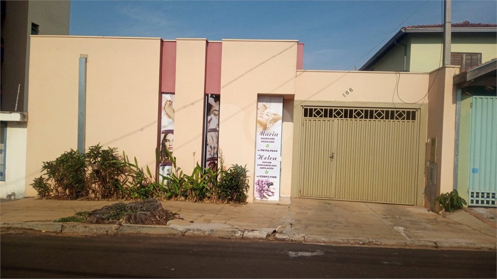 Bela casa No Santa Paula com um salão Comercial na frente.