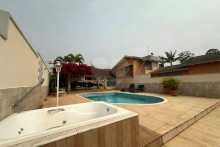 Casa à venda com 3 quartos, sendo 1 suíte, no condomínio Residencial Delle Stelle, Louveira - SP