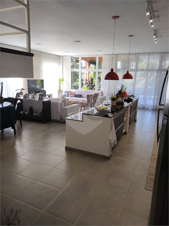 Casa à venda com 4 quartos, sendo 3 suítes, no condomínio Estância Marambaia, Vinhedo - SP