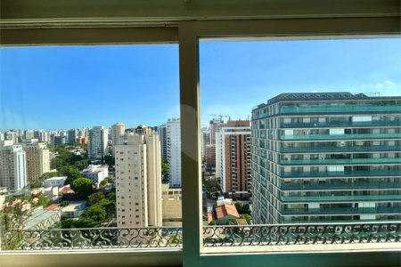 Apartamento à venda com 3 quartos, sendo 1 suíte,  em Indianópolis, São Paulo, SP