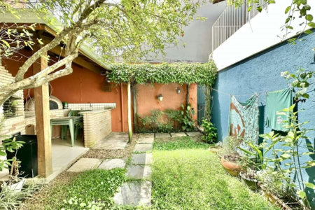Sobrado à venda com 4 quartos, sendo 2 suítes, em Jardim Jussara, São Paulo, SP