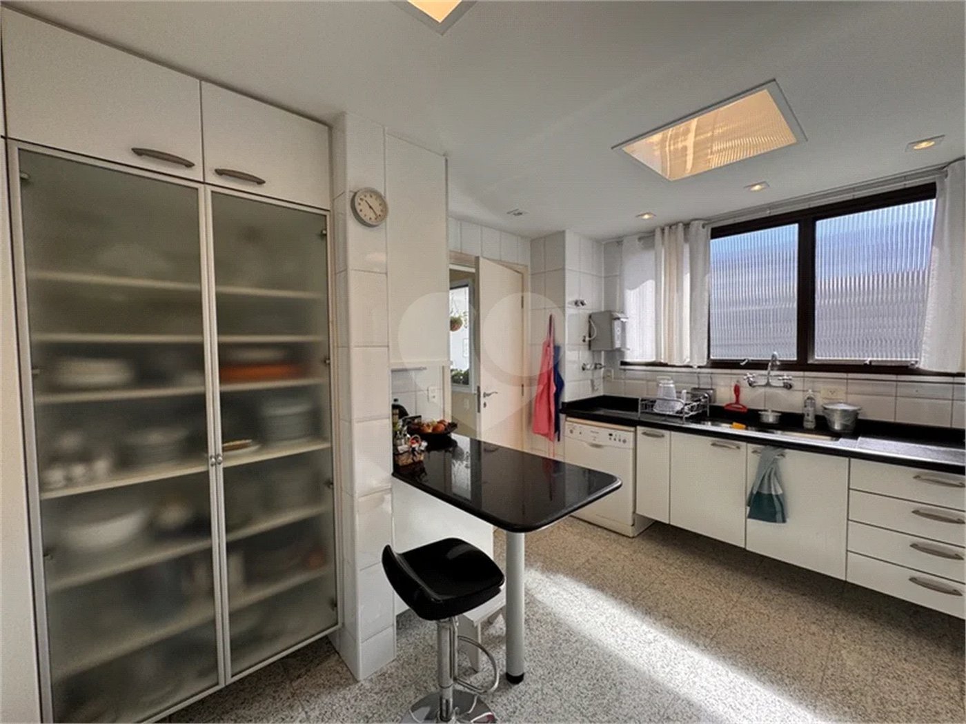 Higienópolis: Apartamento de 350 m2, 4 suítes, 5 vagas.