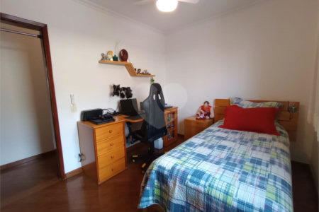 Sobrado à venda com 4 quartos, sendo 1 suíte,  em Jardim Prudência, São Paulo, SP
