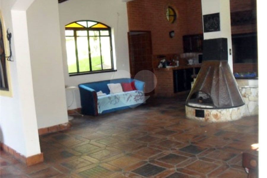 Sobrado à venda com 5 quartos, sendo 1 suíte, em Roseira, Mairiporã, SP