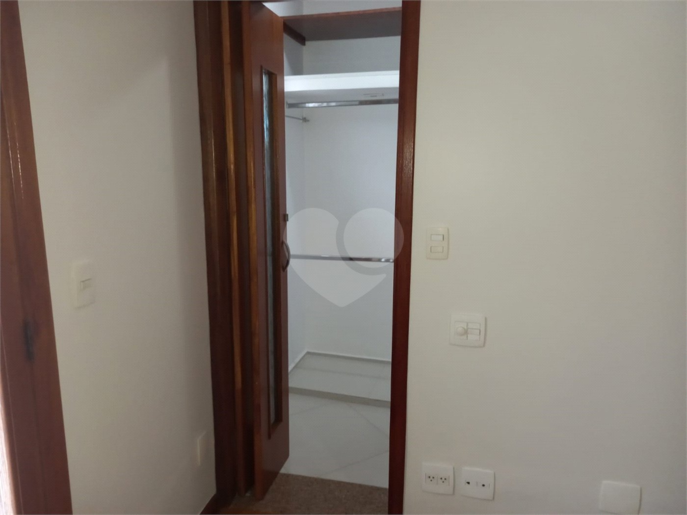 Sobrado à venda com 4 quartos, sendo 2 suítes, em Vila Hamburguesa, São Paulo, SP