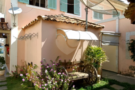 Casa à venda com 3 quartos, sendo 1 suíte, no condomínio Villaggio Dei Fiori, Louveira - SP