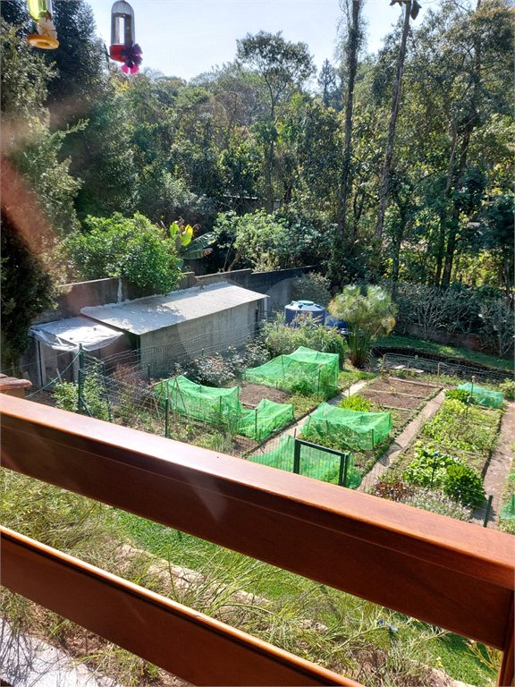 Sobrado à venda com 4 quartos, sendo 1 suíte, em Serra da Cantareira, Mairiporã, SP