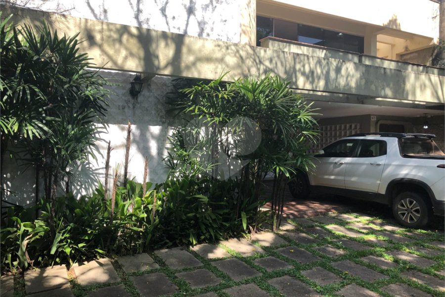 Sobrado à venda com 5 quartos, sendo 1 suíte,  em Jardim São Bento, São Paulo, SP