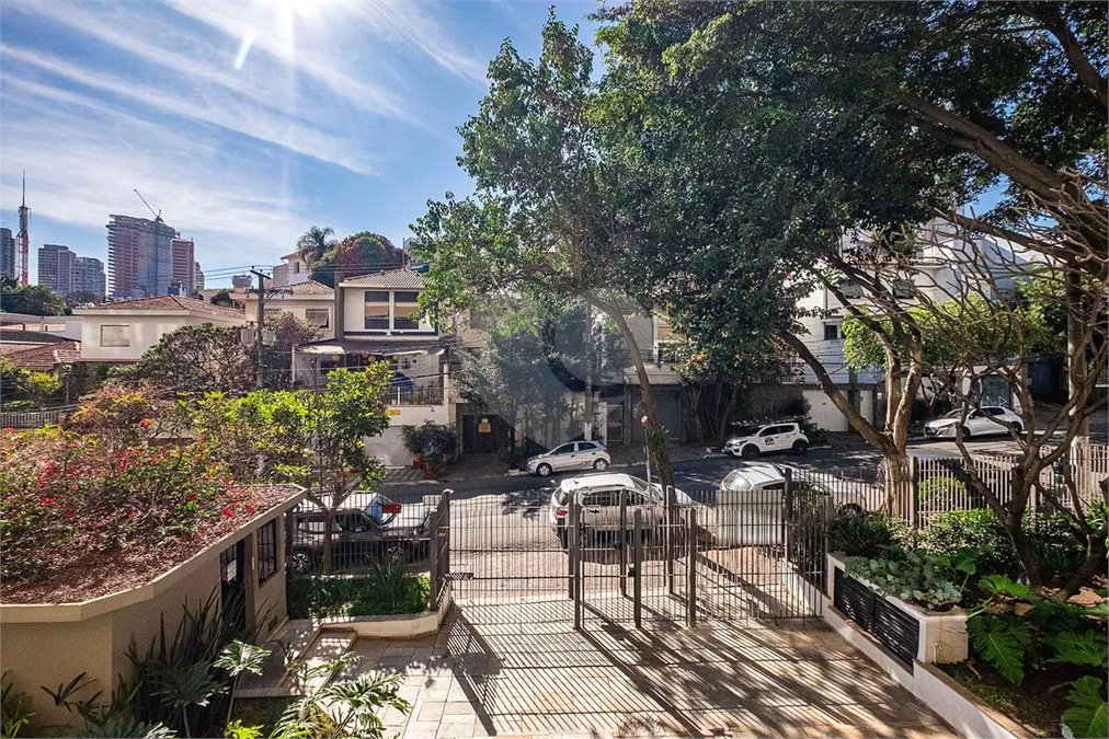 Apartamento à venda com 3 quartos, sendo 1 suíte, em Jardim das Bandeiras, São Paulo, SP
