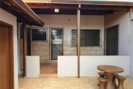 Casa à venda com 3 quartos, sendo 1 suíte, no Centro, Ouro Fino, MG
