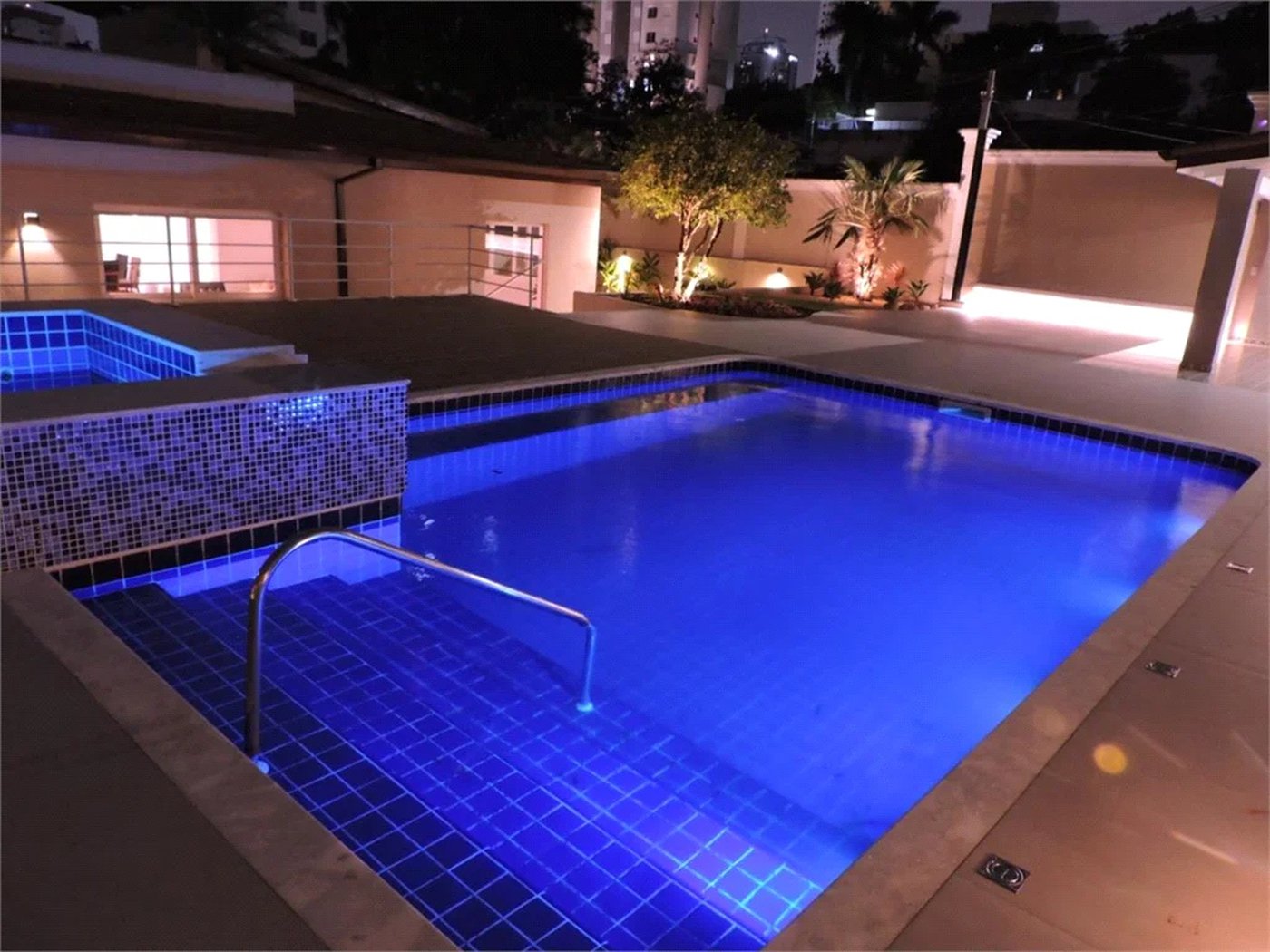 Casa à venda com 5 suítes em Paraisópolis, São Paulo, SP