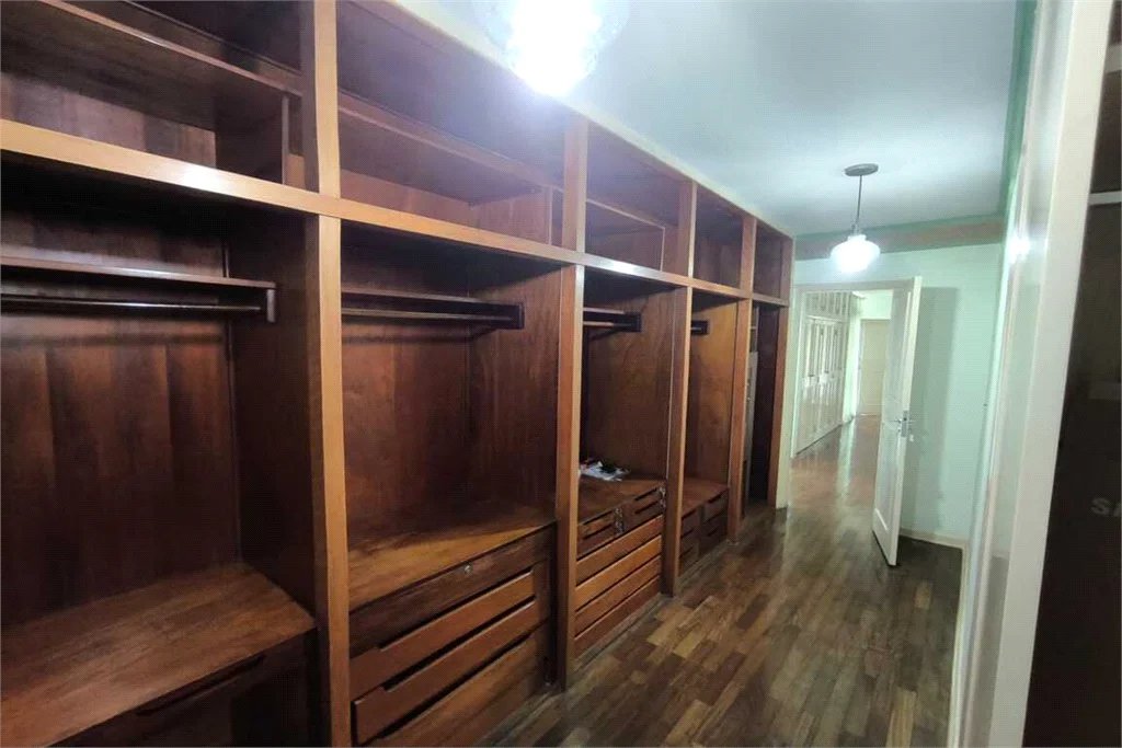 Casa à venda com 5 quartos, sendo 3 suítes, em Brooklin Paulista, São Paulo, SP