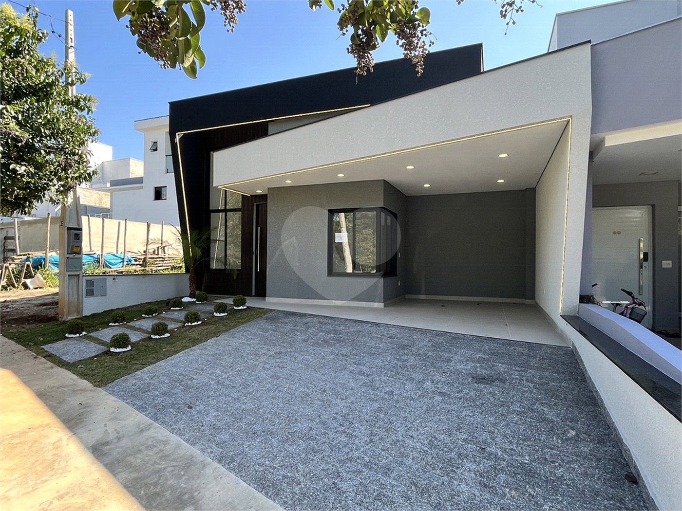 Casa à venda com 3 quartos, sendo 1 suíte, no condomínio Terras de São Francisco, Sorocaba - SP