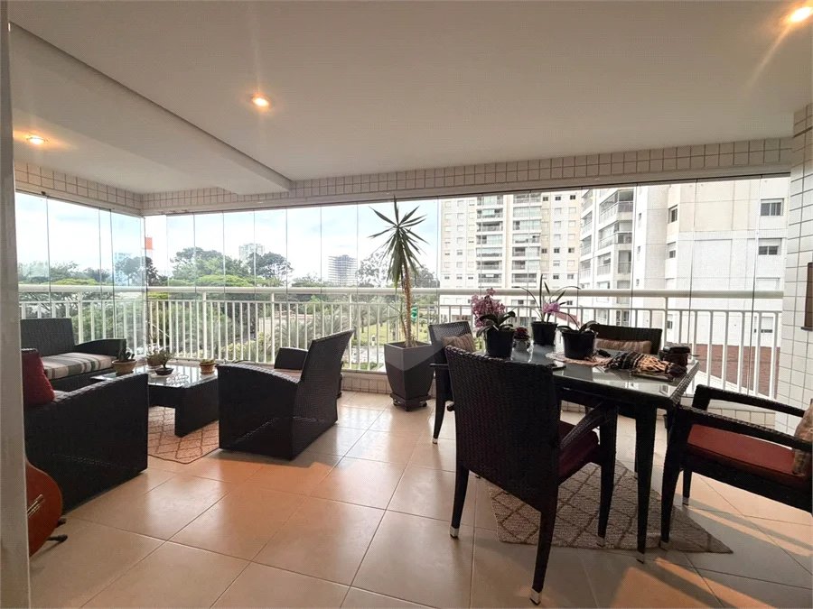 Apartamento à venda com 3 suítes em Jardim Marajoara, São Paulo, SP